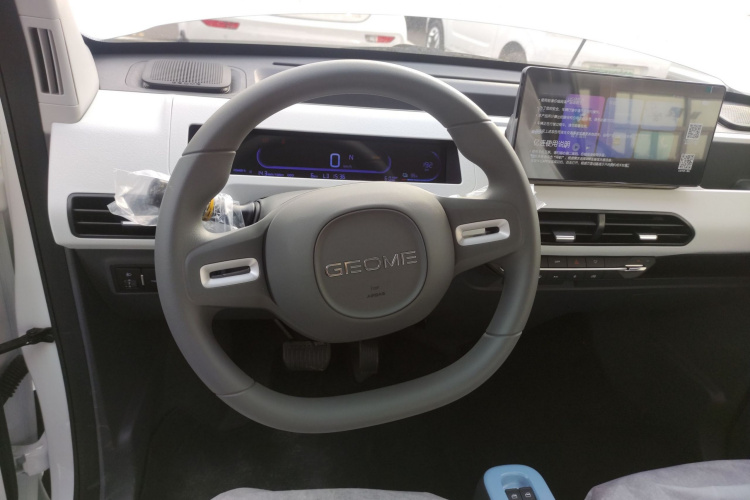 吉利银河 2024款 熊猫mini 200km 耐力熊中控内饰13