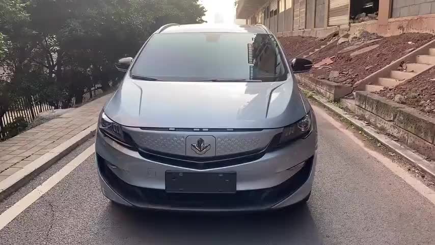 睿蓝汽车 枫叶80v PRO 2022款 舒享型 标准续航版实拍1