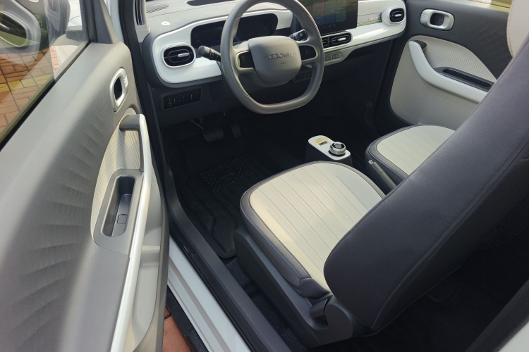 吉利银河 2025款 210km 熊猫骑士中控内饰20