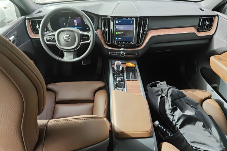 沃尔沃XC60 2025款 B5 四驱智远豪华版中控内饰12