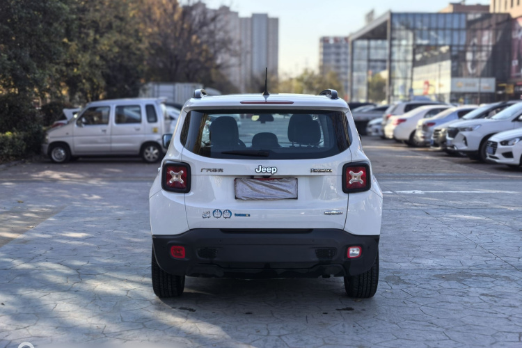 Jeep 自由侠 2017款  180T 自动劲能版车身外观6007