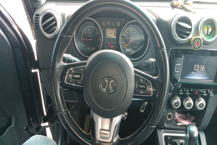 北京BJ40 2016款 40L 2.3T 自动两驱尊贵版局部细节13