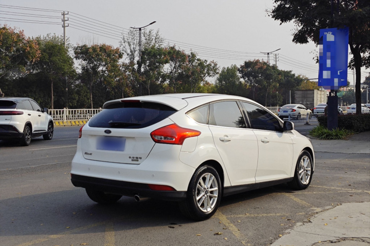 福特 福克斯 2015款 两厢 EcoBoost 180 自动精英型车身外观6003