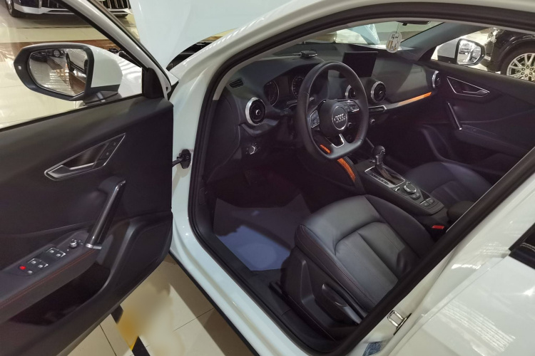 奥迪Q2L 2023款 35TFSI 进取动感型中控内饰7003