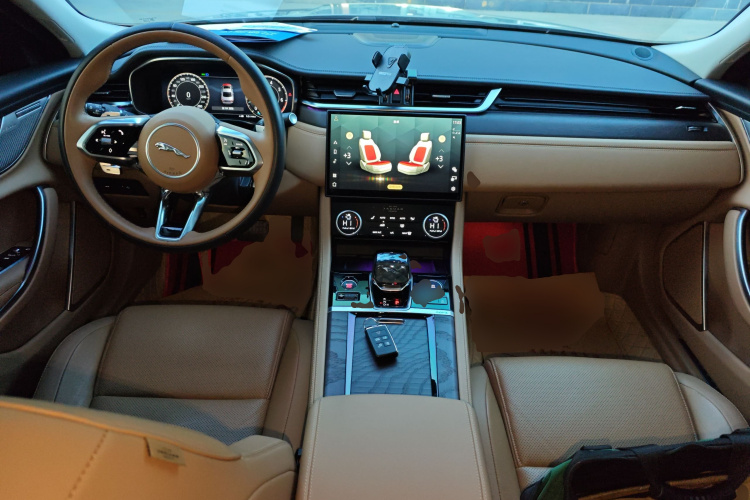 捷豹XFL 2024款 2.0T P250 两驱尊享豪华版中控内饰12