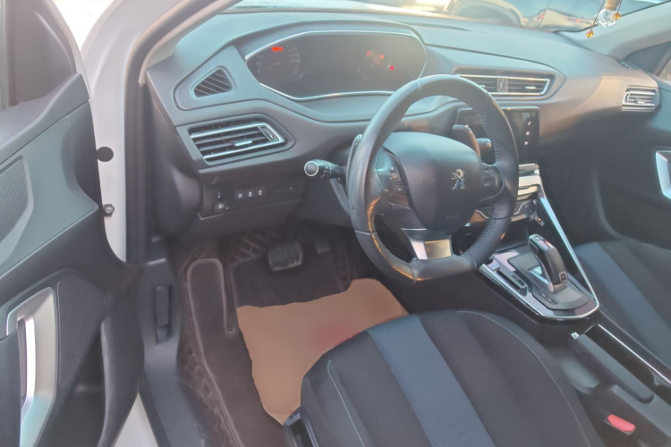 标致308 2019款 230THP 自动豪华版 国VI中控内饰20