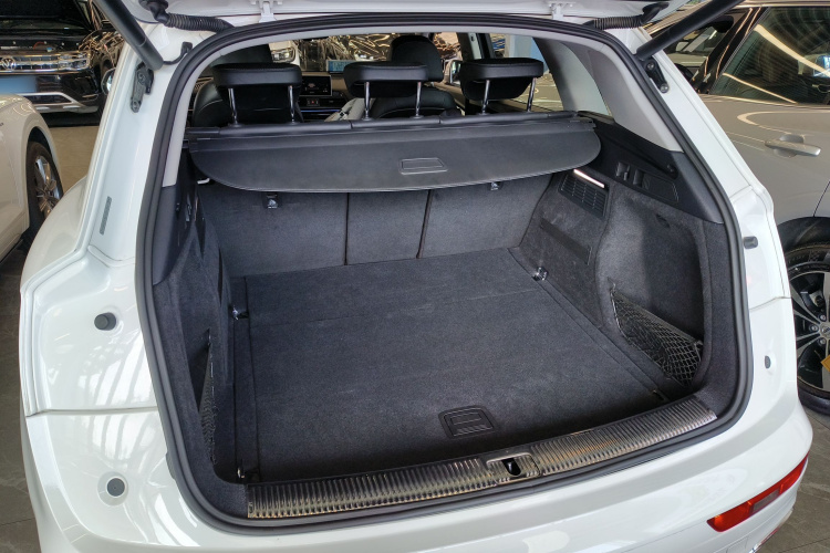 奥迪Q5L 2020款 改款 40 TFSI 荣享时尚型机舱底盘23