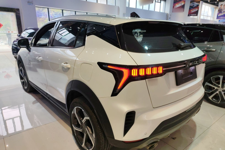 领克06 2023款 Remix 1.5T 劲Pro车身外观4