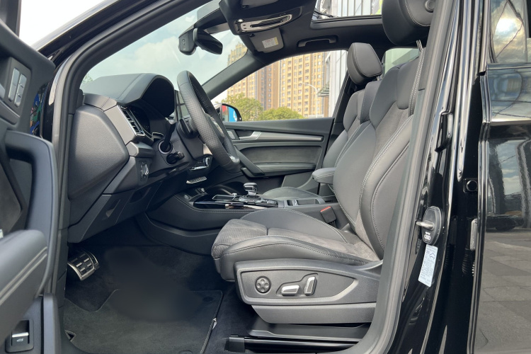 奥迪Q5L Sportback 2024款 40 TFSI 豪华型中控内饰7003