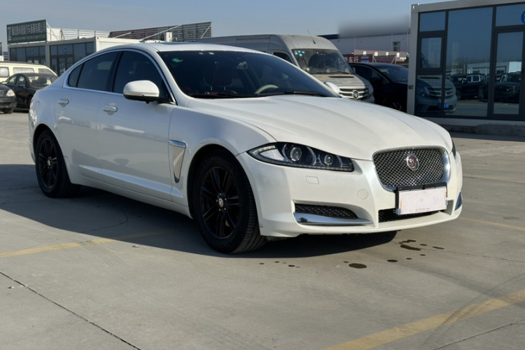 捷豹XF 2015款 XF 2.0T 风华版车身外观6004