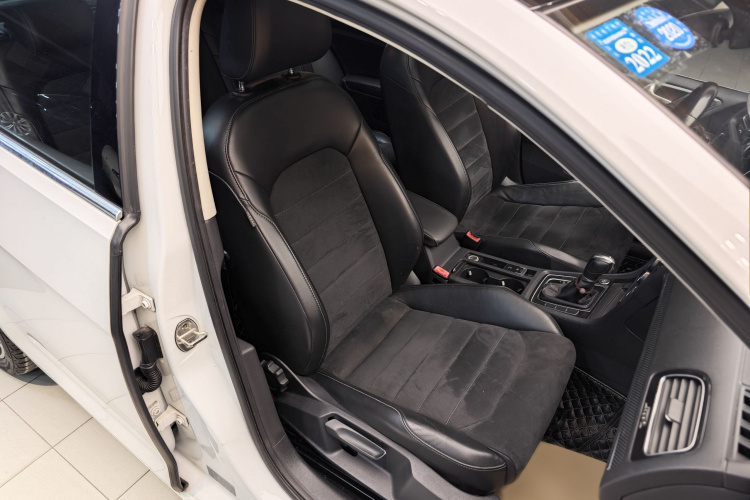 大众 高尔夫 2018款  230TSI 自动豪华型局部细节41