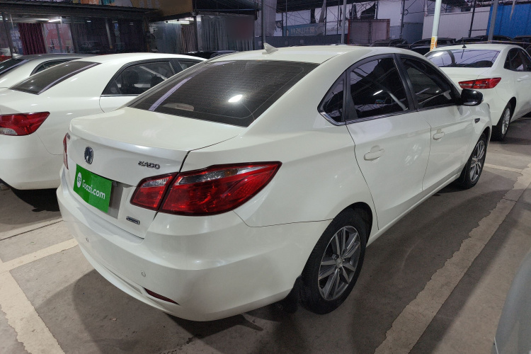 长安 逸动 2015款 1.6L 自动豪华型车身外观7