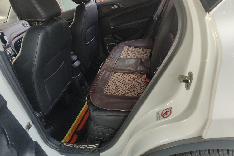 中华V3 2016款 1.5L 手动舒适型中控内饰21