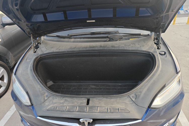 特斯拉 Model X 2019款 长续航版机舱底盘24