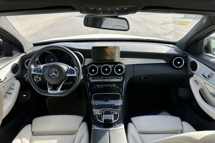 奔驰C级 2016款 C 200 运动版中控内饰7001