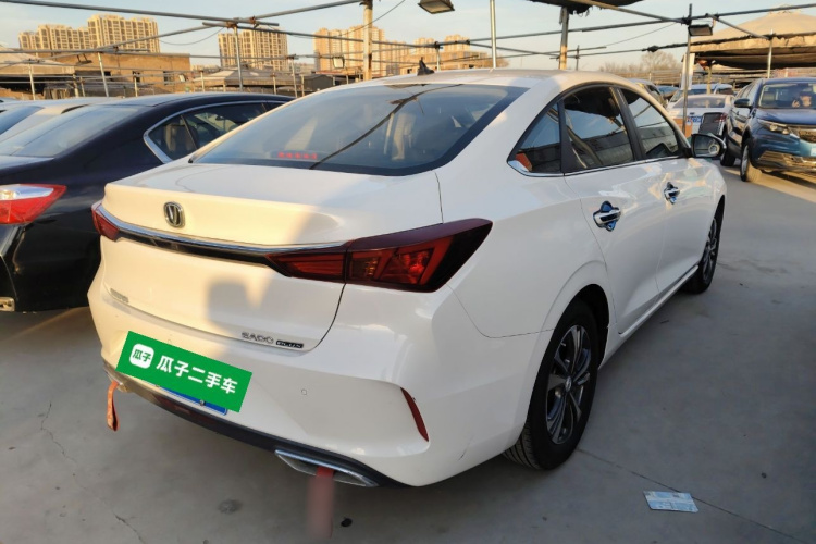 长安 逸动 2020款 PLUS 1.6L GDI 手动豪华型车身外观7