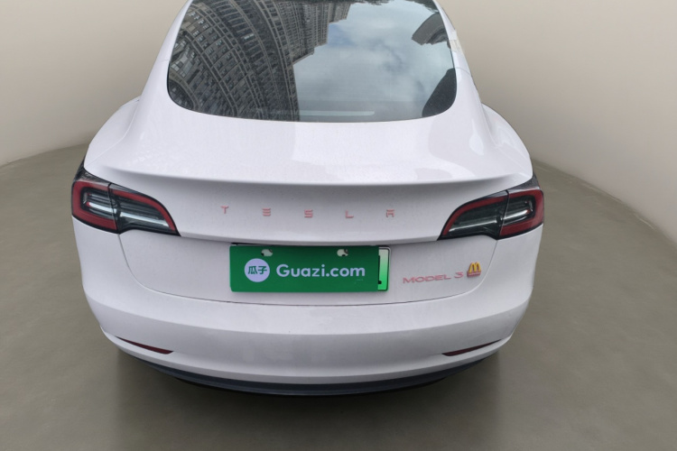 特斯拉 Model 3 2022款 后轮驱动版车身外观6