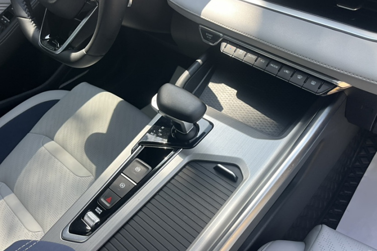 吉利汽车 星瑞 2021款 改款 2.0TD 尊贵型中控内饰7008