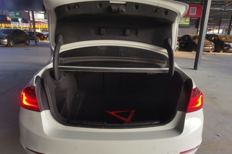 宝马3系 2015款 320Li 超悦版时尚型局部细节23