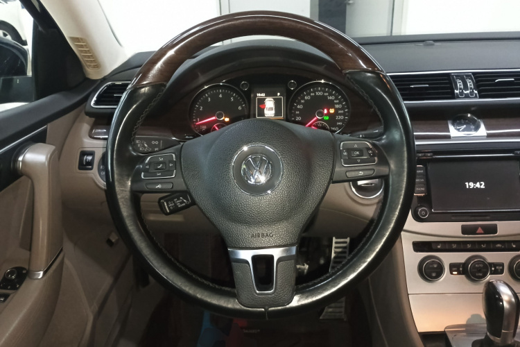 大众 迈腾 2015款 1.8TSI 尊贵型中控内饰13