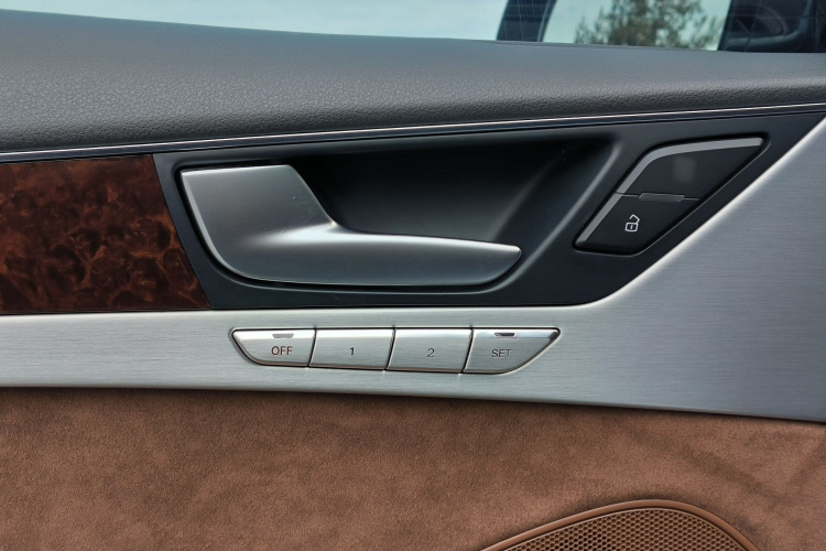 奥迪A8 2013款 A8L 45 TFSI quattro舒适型局部细节9004