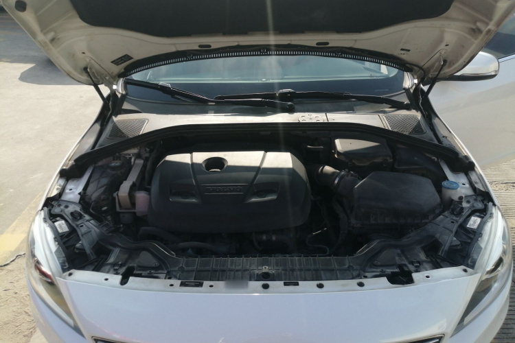 沃尔沃S60 2016款 S60L T4 智远版机舱底盘24