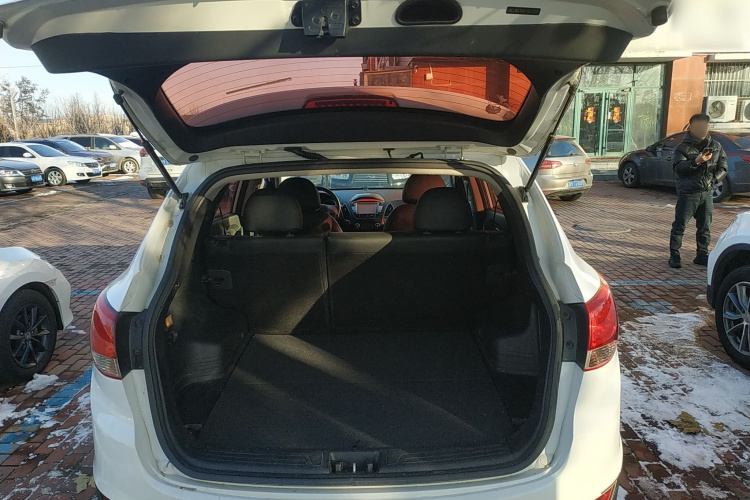 北京现代ix35 2015款 2.0L  手动两驱舒适型 国IV机舱底盘23