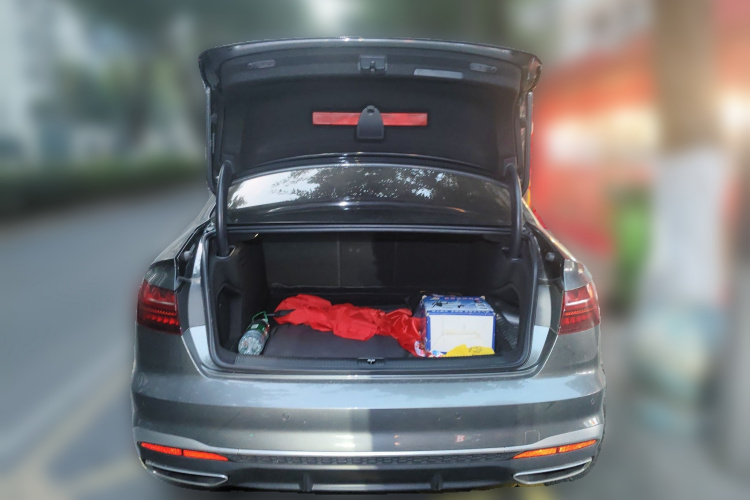 奥迪A4L 2022款 40 TFSI 时尚动感型中控内饰23