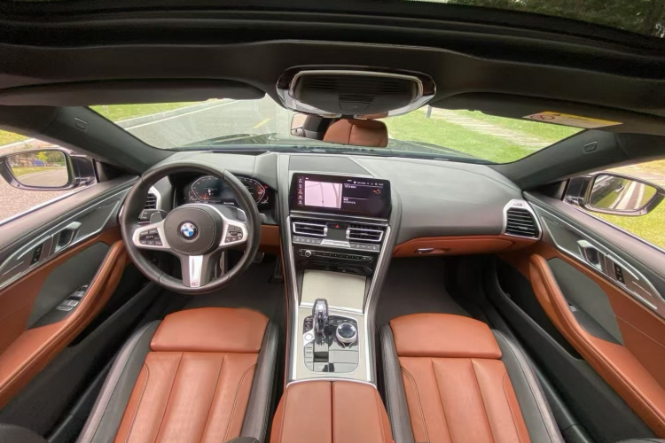 宝马8系 2022款 840i 四门轿跑车 M运动套装中控内饰7006