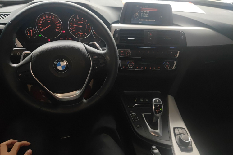 宝马3系 2017款 320i M运动型中控内饰7002