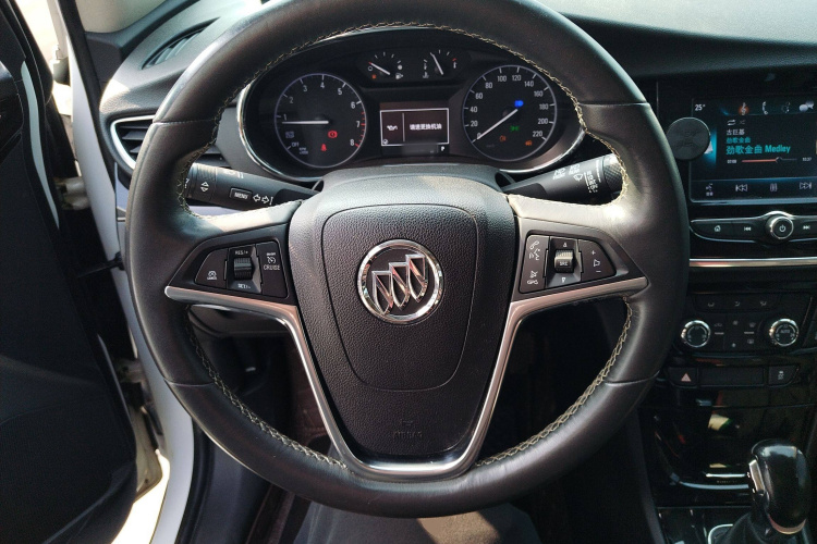 别克 昂科拉 2017款 18T 自动两驱都市精英型中控内饰13