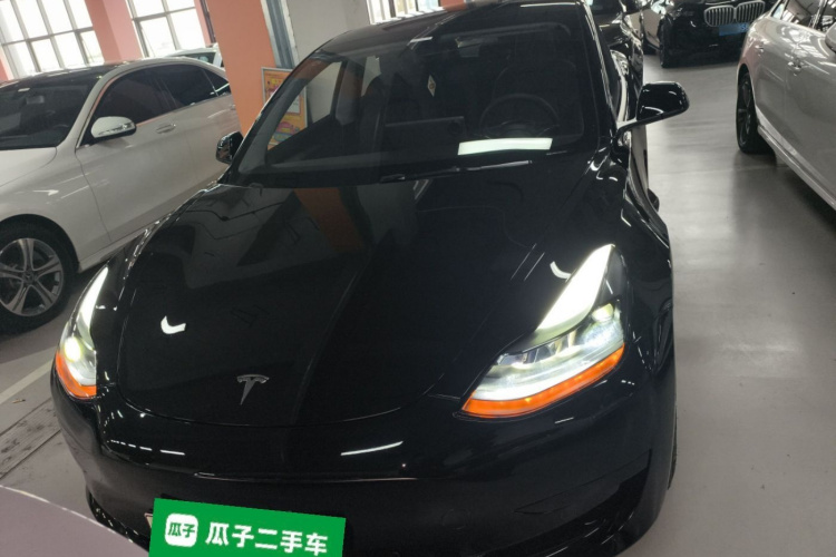 特斯拉 Model 3 2022款 后轮驱动版车身外观2