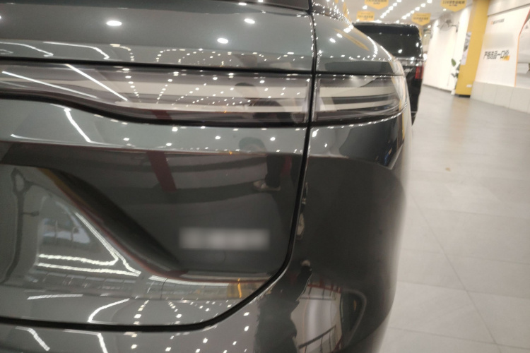 蔚来ES8 2023款 75kWh车身外观9