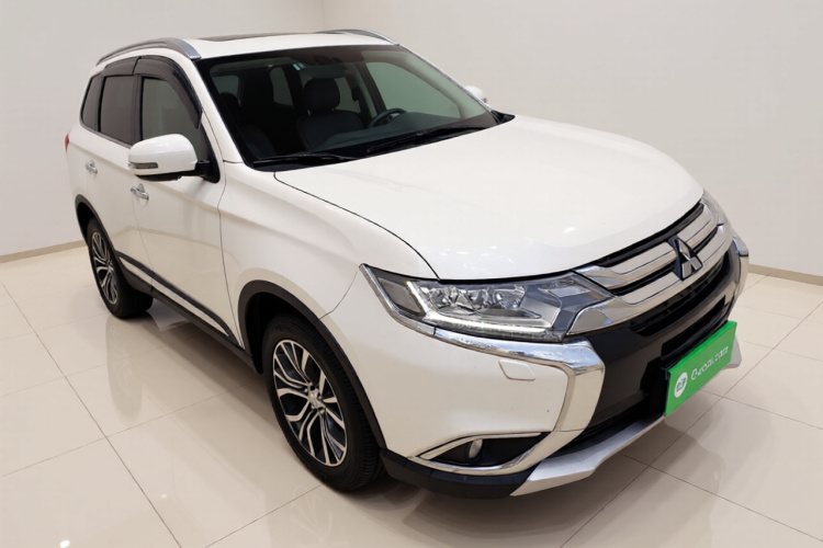 三菱 欧蓝德 2016款 2.4L 四驱豪华版 7座车身外观3