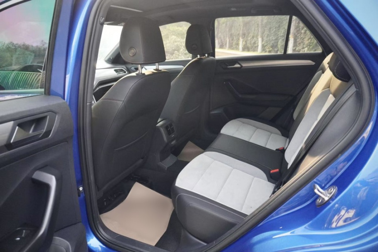 大众 T-ROC探歌 2020款 280TSI DSG两驱R-Line Pro中控内饰7002