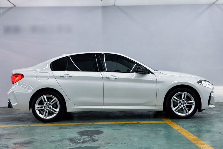 宝马1系 2021款 120i M运动曜夜版车身外观6003