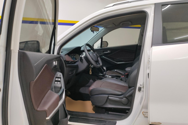 长安CS15 2019款 1.5L 手动进取型 国VI中控内饰19