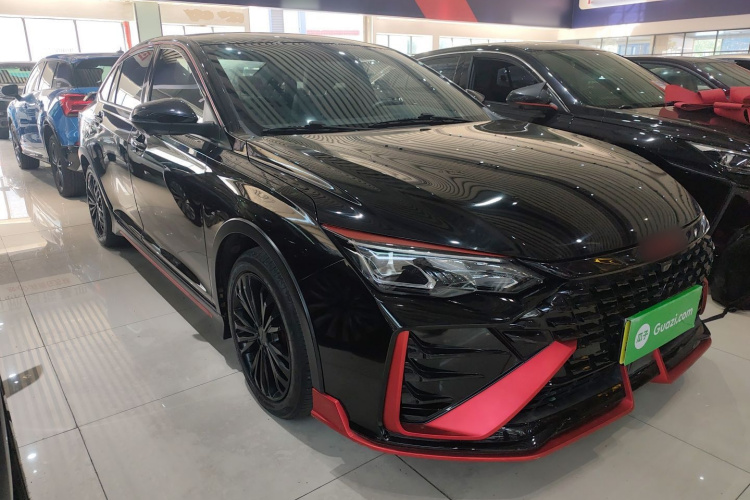 东风风神 奕炫MAX 2021款 1.5T 暗夜锋芒版车身外观3