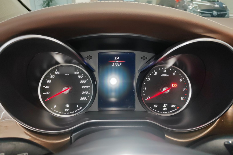 奔驰V级 2022款 V 260 尊贵版局部细节14