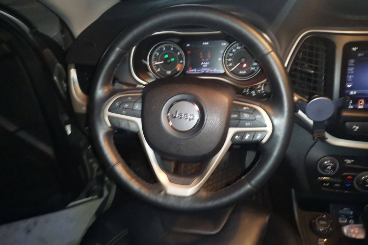 Jeep 自由光(进口) 2014款 2.4L 豪华版局部细节13