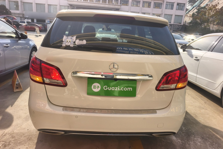 奔驰B级 2017款 B 200 动感型车身外观6