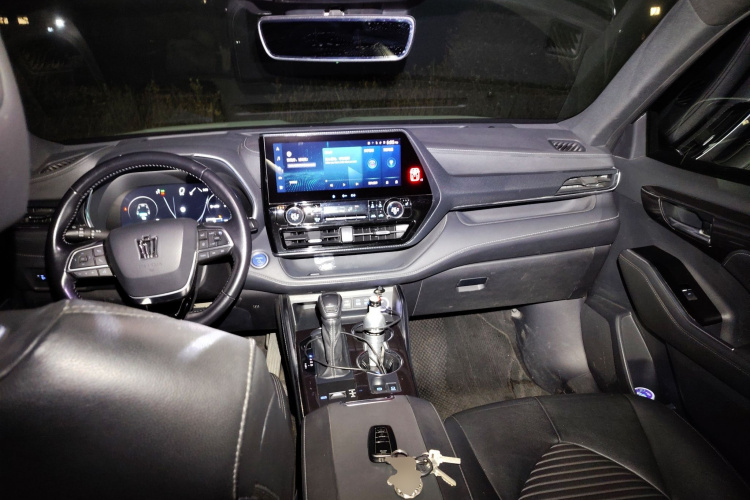 丰田 皇冠陆放 2021款 2.5L HEV四驱尊贵版中控内饰12