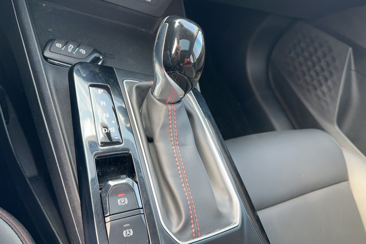 名爵 MG5 2023款 180DVVT CVT豪华版局部细节18