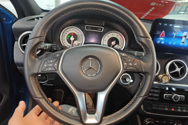 奔驰A级(进口) 2015款 A 200 时尚型局部细节13