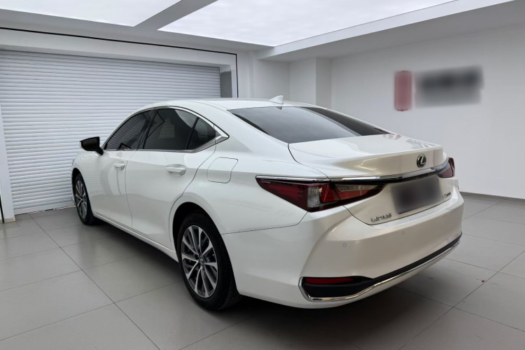 雷克萨斯ES 2023款 200 卓越版车身外观4