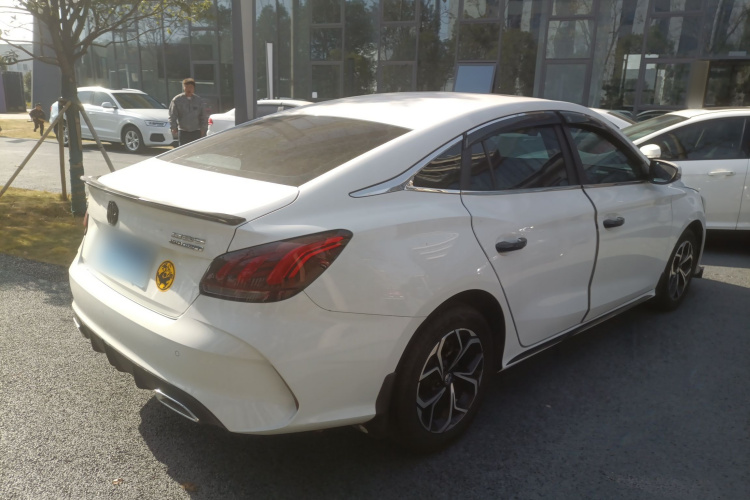 名爵 MG5 2023款 180DVVT CVT风尚版车身外观7