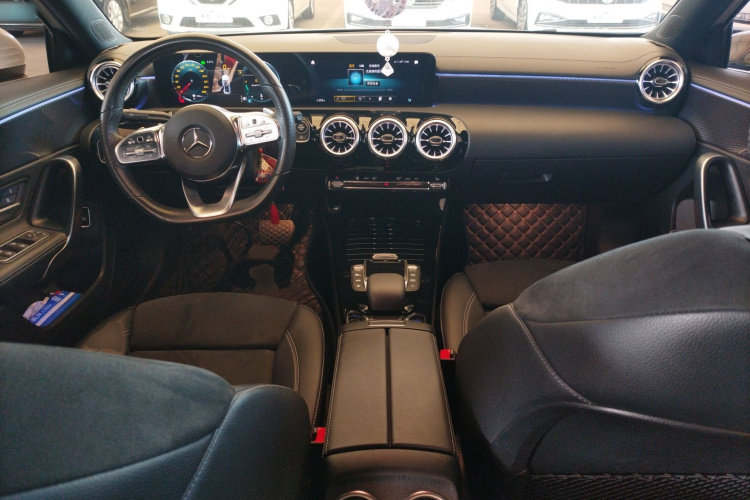 奔驰A级 2022款 改款二 A 200 L 运动轿车时尚型中控内饰12