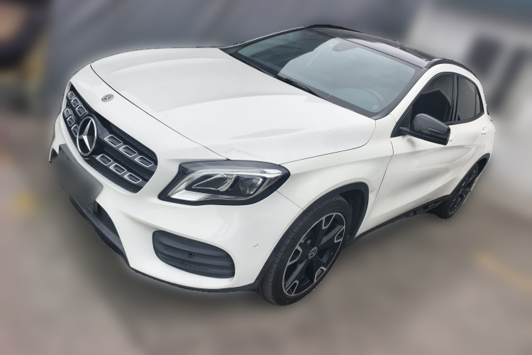 奔驰GLA 2018款 GLA 220 4MATIC 运动型车身外观1