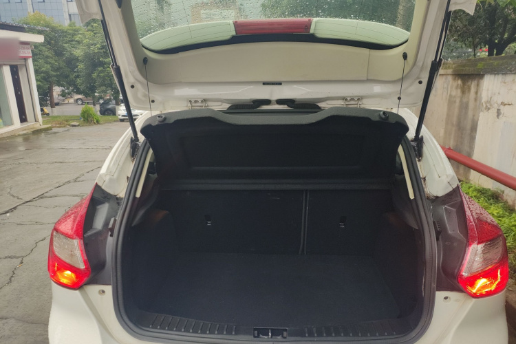 福特 福克斯 2012款 两厢 1.6L 自动舒适型局部细节23