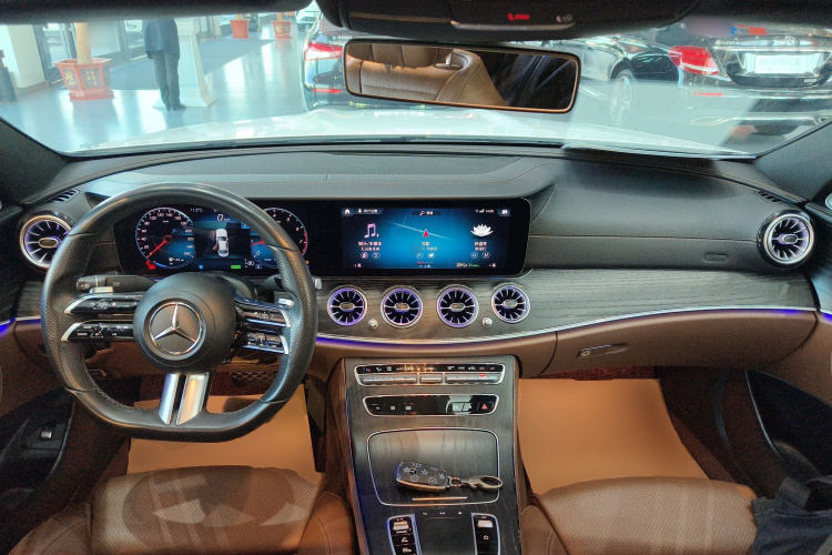 奔驰E级 2021款 E 260 L 运动型中控内饰12